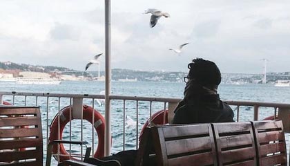 郑钦文、苏炳添等运动员亮相天安门广场，均受邀参加九三阅兵盛典